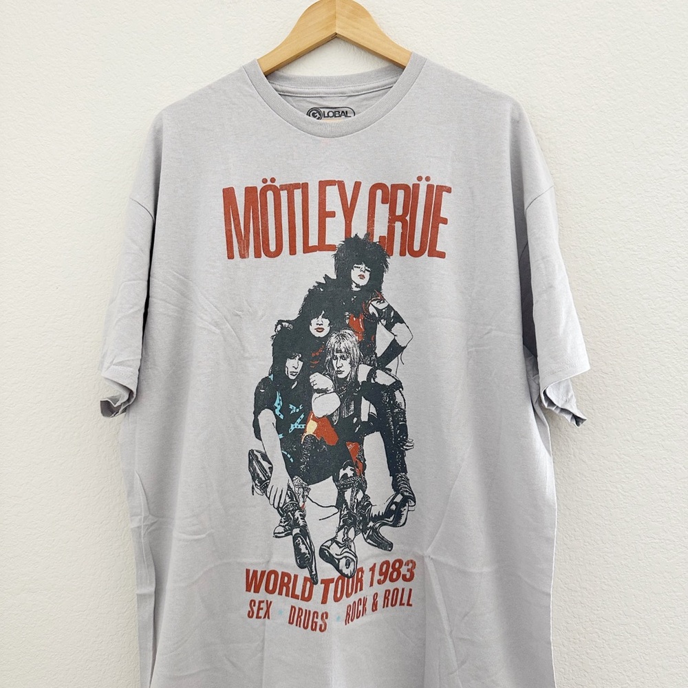NEW Motley Crue World Tour 1983 Graphic Tee - Picture 4 of 6